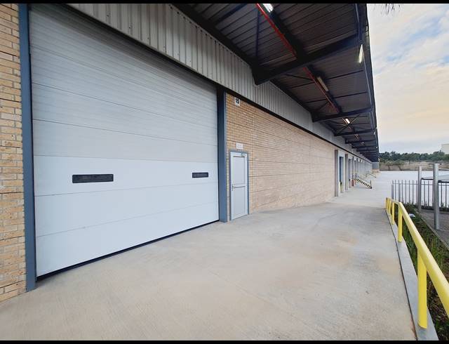 7,821M² WAREHOUSE TO LET IN KOSMOSDAL